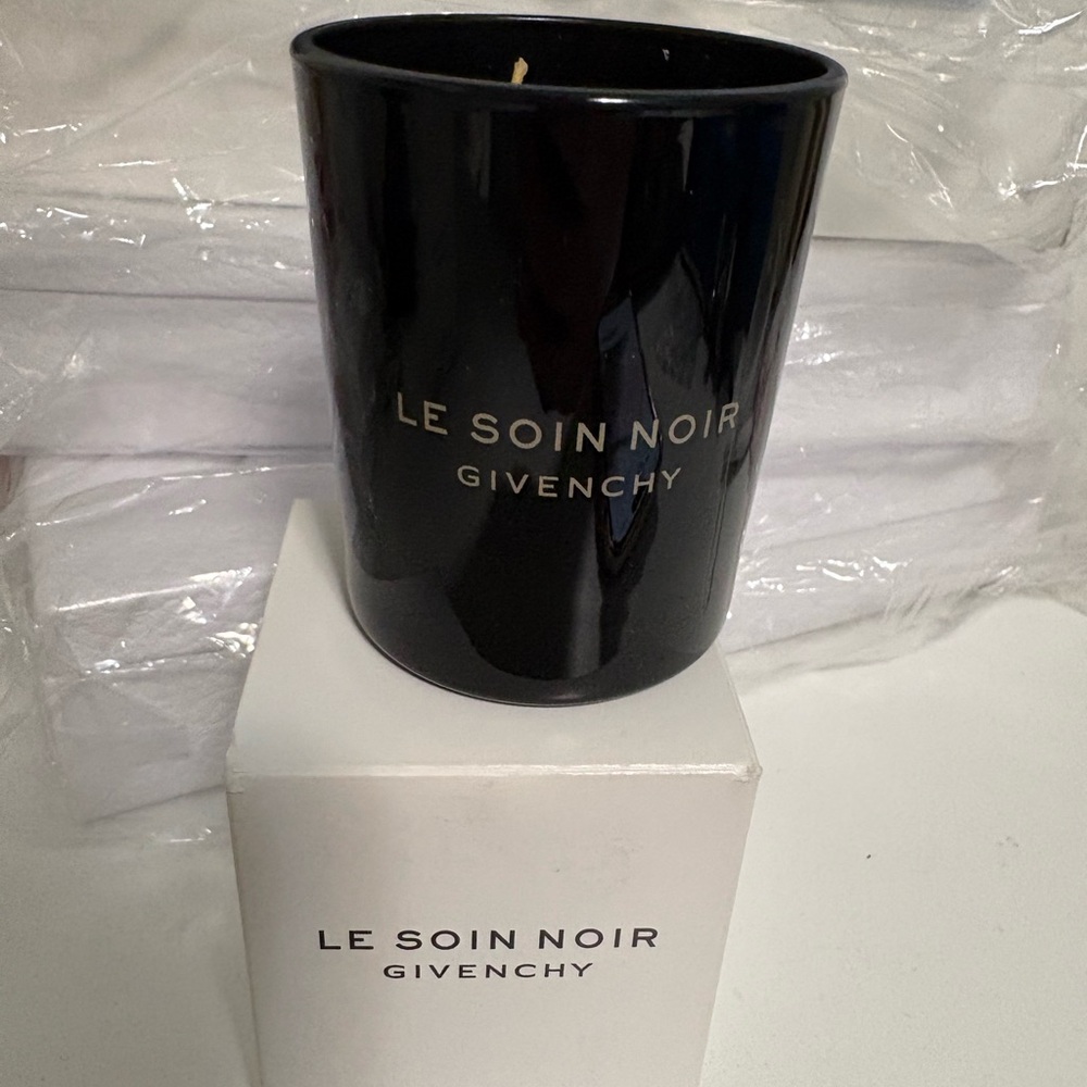 Givenchy Le Soin Noir Scented Candle - Picture 6 of 6